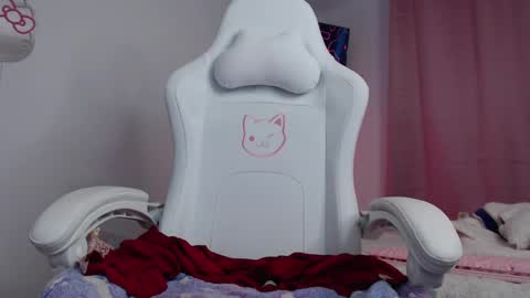 peacherry_ online show from 03/04/25, 11:00