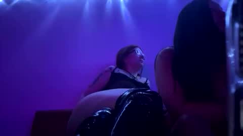 Snapshot of peachesandcream01 chatting on 12/04/25, 02:21 peachesandcream01 online show from 12/04/25, 02:21