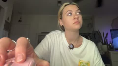 peachesncreampiezz online show from 06/20/26, 10:01