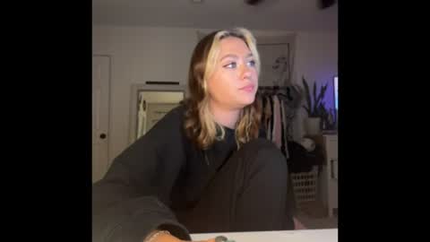 peachesncreampiezz online show from 07/12/26, 02:35