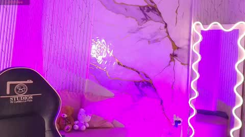 peachy_tay online show from 04/06/26, 10:49