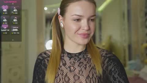 Snapshot of peachylina chatting on 12/23/25, 02:09 Angelina online show from 12/23/25, 02:09