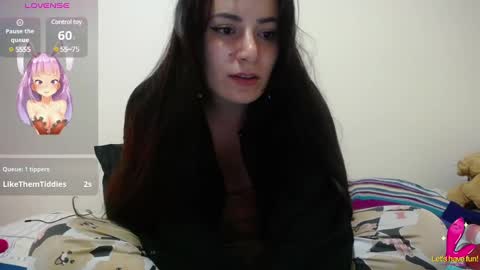 Snapshot of pearl_3 chatting on 01/25/25, 05:40 Pearl online show from 01/25/25, 05:40