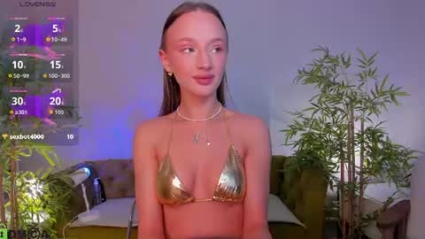 Snapshot of pearl_bloom chatting on 06/18/26, 01:06 Sex Leah online show from 06/18/26, 01:06