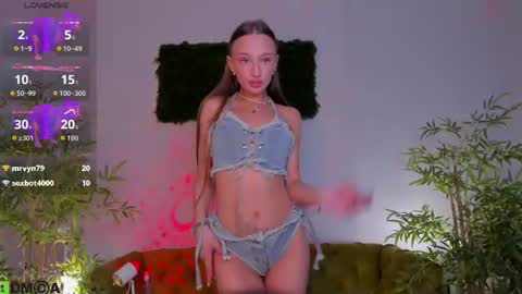 Snapshot of pearl_bloom chatting on 06/24/26, 01:04 Sex Leah online show from 06/24/26, 01:04