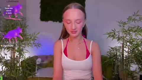 Snapshot of pearl_bloom chatting on 06/30/26, 01:06 Sex Leah online show from 06/30/26, 01:06
