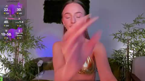 Snapshot of pearl_bloom chatting on 07/01/26, 12:23 Sex Leah online show from 07/01/26, 12:23