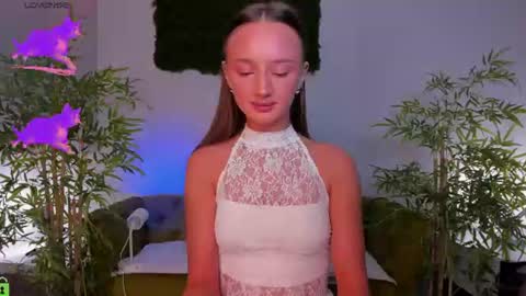 Snapshot of pearl_bloom chatting on 07/16/26, 01:22 Sex Leah online show from 07/16/26, 01:22