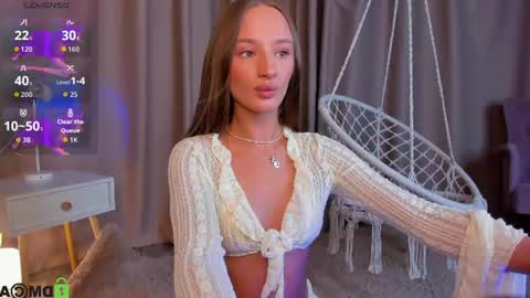Snapshot of pearl_bloom chatting on 07/17/26, 12:17 Sex Leah online show from 07/17/26, 12:17