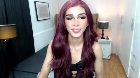 Snapshot of pearlmoore chatting on 01/16/25, 02:09 Pearl online show from 01/16/25, 02:09