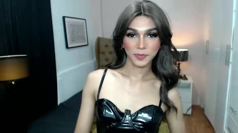 Snapshot of pearlmoore chatting on 01/18/25, 08:40 Pearl online show from 01/18/25, 08:40