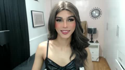 Snapshot of pearlmoore chatting on 01/21/25, 07:04 Pearl online show from 01/21/25, 07:04