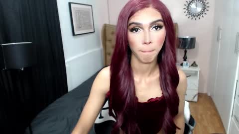 Snapshot of pearlmoore chatting on 01/27/25, 05:47 Pearl online show from 01/27/25, 05:47