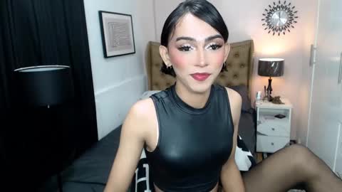 Snapshot of pearlmoore chatting on 02/09/25, 03:12 Pearl online show from 02/09/25, 03:12