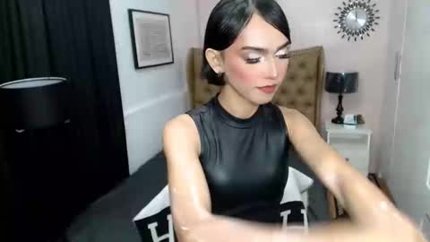 Snapshot of pearlmoore chatting on 02/11/25, 06:40 Pearl online show from 02/11/25, 06:40