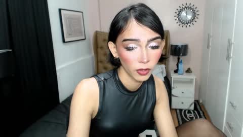 Snapshot of pearlmoore chatting on 02/13/25, 01:40 Pearl online show from 02/13/25, 01:40