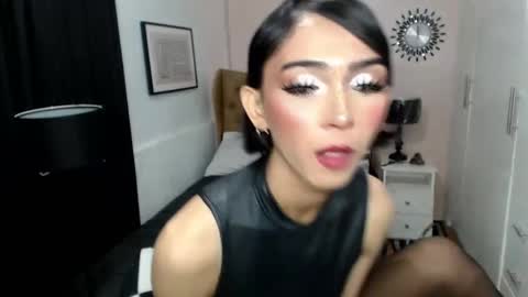 Snapshot of pearlmoore chatting on 02/14/25, 02:50 Pearl online show from 02/14/25, 02:50