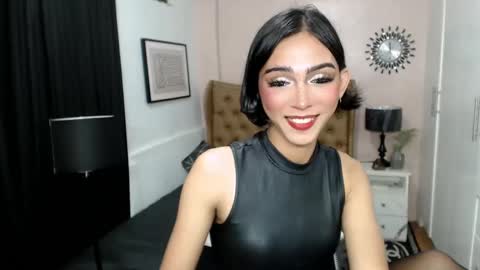 Snapshot of pearlmoore chatting on 02/22/25, 03:01 Pearl online show from 02/22/25, 03:01