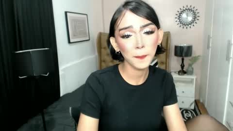 Snapshot of pearlmoore chatting on 02/23/25, 02:57 Pearl online show from 02/23/25, 02:57