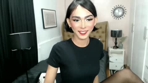 Snapshot of pearlmoore chatting on 02/23/25, 06:01 Pearl online show from 02/23/25, 06:01