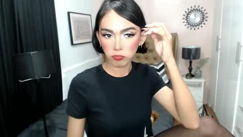 Snapshot of pearlmoore chatting on 02/23/25, 09:05 Pearl online show from 02/23/25, 09:05