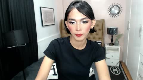 Snapshot of pearlmoore chatting on 02/24/25, 08:38 Pearl online show from 02/24/25, 08:38