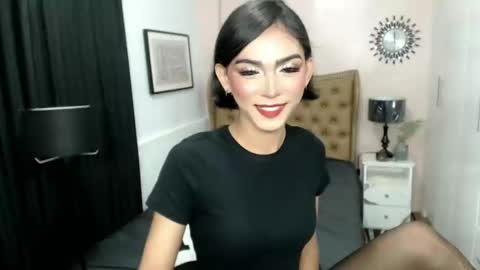 Snapshot of pearlmoore chatting on 02/25/25, 08:14 Pearl online show from 02/25/25, 08:14