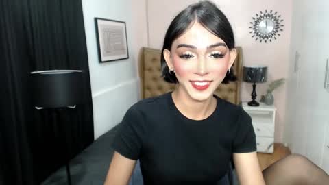 Snapshot of pearlmoore chatting on 03/08/25, 02:30 Pearl online show from 03/08/25, 02:30