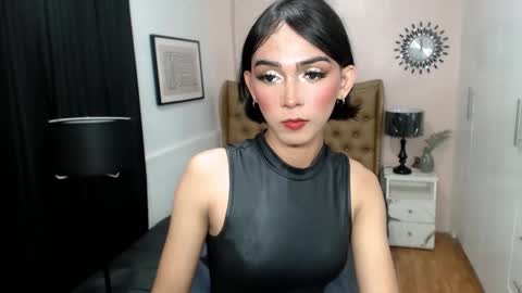 Snapshot of pearlmoore chatting on 03/08/25, 05:33 Pearl online show from 03/08/25, 05:33