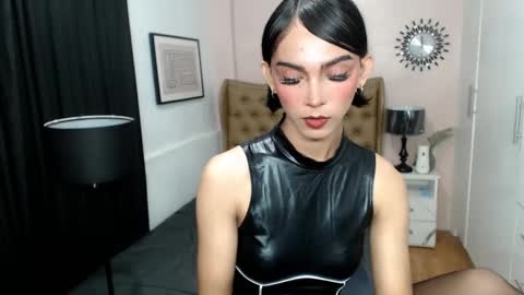 Snapshot of pearlmoore chatting on 03/10/25, 05:43 Pearl online show from 03/10/25, 05:43