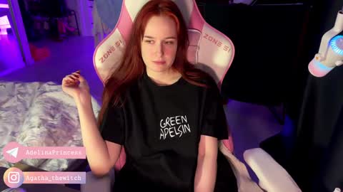 Snapshot of pearlprincess_ chatting on 12/21/24, 09:25 Adelina online show from 12/21/24, 09:25