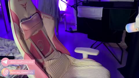 Snapshot of pearlprincess_ chatting on 01/15/25, 01:23 Adelina online show from 01/15/25, 01:23