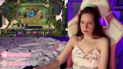 Snapshot of pearlprincess_ chatting on 02/13/25, 02:45 Adelina online show from 02/13/25, 02:45