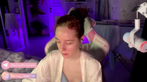 Snapshot of pearlprincess_ chatting on 02/22/25, 12:49 Adelina online show from 02/22/25, 12:49