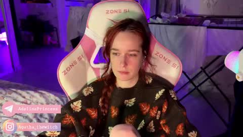 Snapshot of pearlprincess_ chatting on 02/27/25, 02:42 Adelina online show from 02/27/25, 02:42