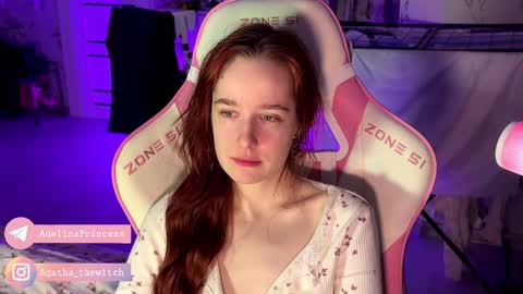 Snapshot of pearlprincess_ chatting on 03/09/25, 03:32 Adelina online show from 03/09/25, 03:32