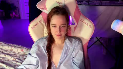 Snapshot of pearlprincess_ chatting on 03/09/25, 11:03 Adelina online show from 03/09/25, 11:03