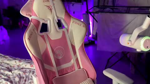 Snapshot of pearlprincess_ chatting on 03/10/25, 02:06 Adelina online show from 03/10/25, 02:06