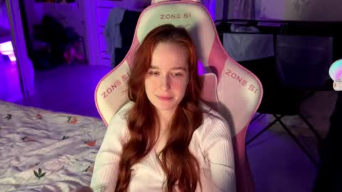 Snapshot of pearlprincess_ chatting on 03/12/25, 02:41 Adelina online show from 03/12/25, 02:41