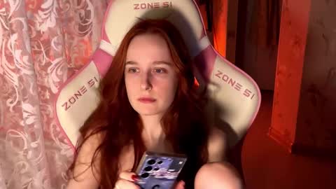 Snapshot of pearlprincess_ chatting on 09/11/25, 05:13 Adelina online show from 09/11/25, 05:13