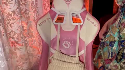 Snapshot of pearlprincess_ chatting on 09/25/25, 04:38 Adelina online show from 09/25/25, 04:38