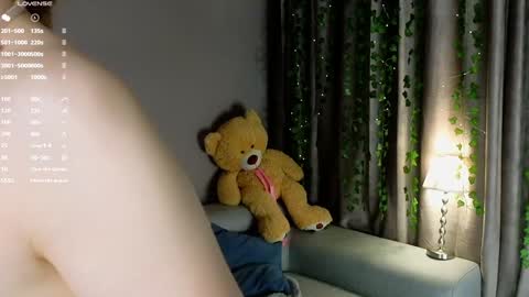 Snapshot of peek_in_my_window chatting on 12/18/24, 04:28 tony online show from 12/18/24, 04:28