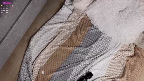 Snapshot of peek_in_my_window chatting on 01/17/25, 04:15 tony online show from 01/17/25, 04:15