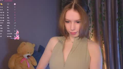 Snapshot of peek_in_my_window chatting on 02/04/25, 01:06 tony online show from 02/04/25, 01:06