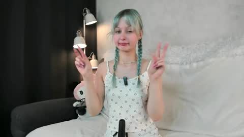 Snapshot of peek_in_my_window chatting on 09/09/25, 02:11 tony online show from 09/09/25, 02:11