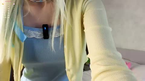 Snapshot of peek_in_my_window chatting on 09/13/25, 02:11 tony online show from 09/13/25, 02:11