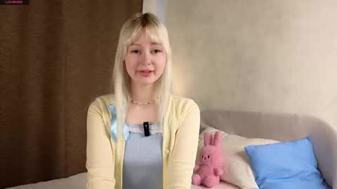 Snapshot of peek_in_my_window chatting on 09/17/25, 01:51 tony online show from 09/17/25, 01:51