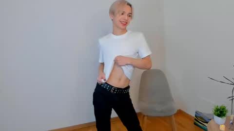 Snapshot of peggypierce chatting on 12/04/24, 09:13 Leo online show from 12/04/24, 09:13