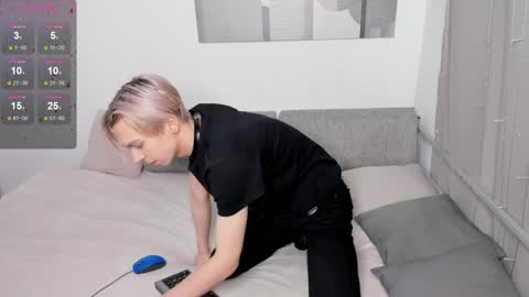 Snapshot of peggypierce chatting on 12/15/24, 06:29 Leo online show from 12/15/24, 06:29