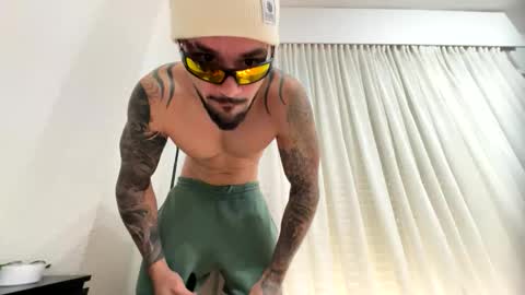 Snapshot of penebunny chatting on 12/17/25, 10:54 penebunny online show from 12/17/25, 10:54